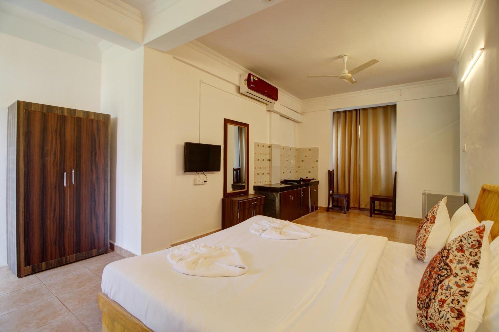 Hotel Pleasure Inn Near Turtle Beach Morjim Manage By Ld Group Of Hospitality Exterior photo